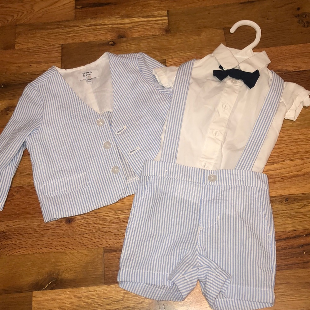 Crown and Ivy 4 piece baby suit